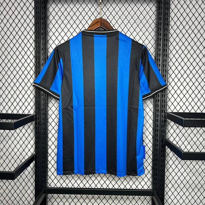 Maillot Inter Milan Rétro 2009-2010 - vue de face suspendu