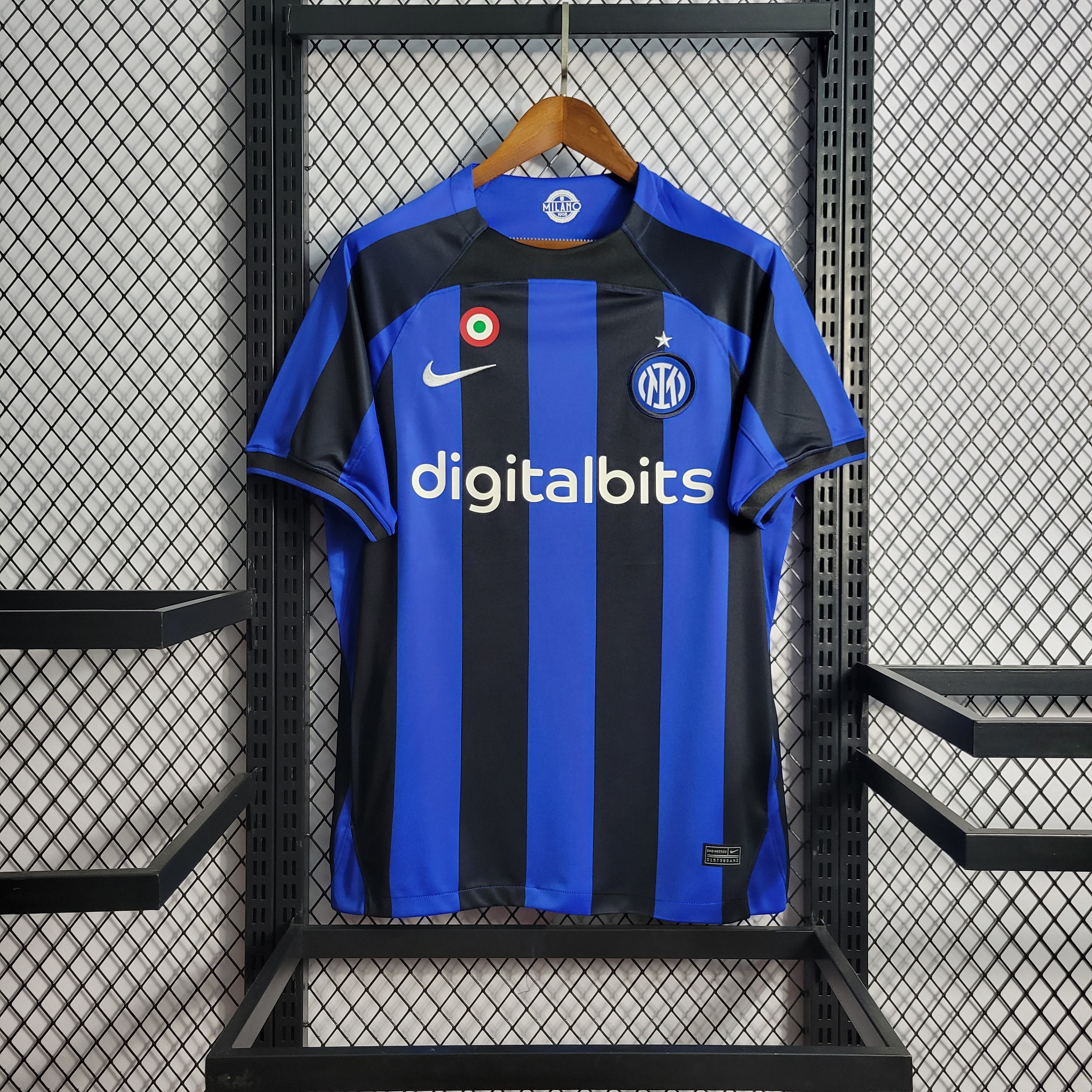 Maillot Inter Milan domicile 2022-2023 rayures bleu et noir avec logo Internazionale