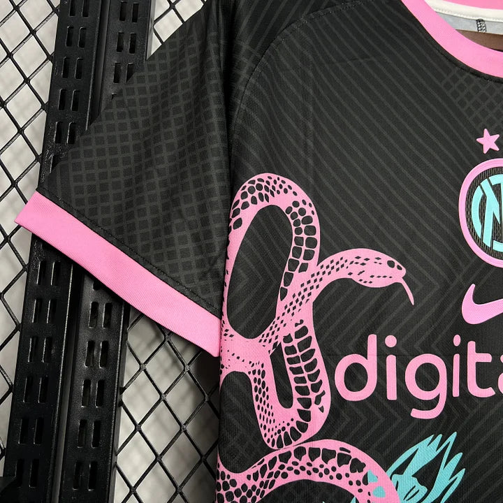 Maillot Inter Milan 2024-2025 noir avec motifs serpent roses et logo Nike rose