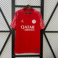Maillot PSG rouge 2024-2025 édition spéciale avec logo Paris Saint-Germain