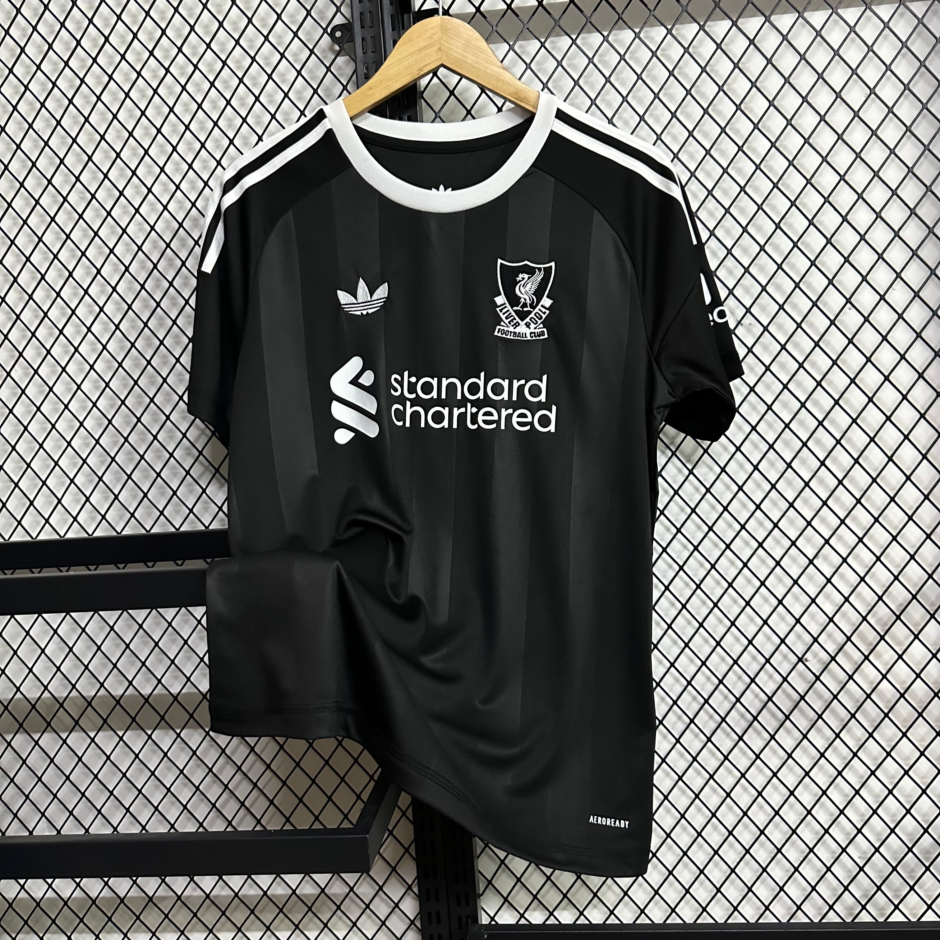 Maillot Liverpool extérieur 25/26 blanc LFC avec logo officiel